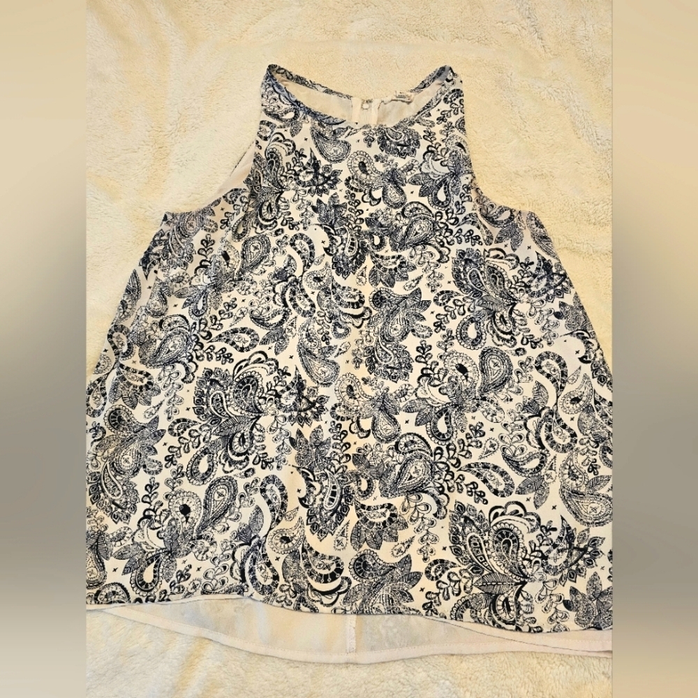 Artisan New York Women's Navy and White Paisley Print Sleeveless Top - Medium